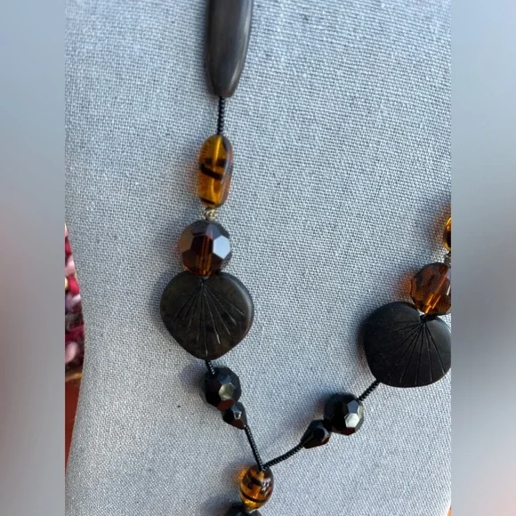 Vintage Artisan Necklace Carved Wood & Glass Beads Silver Tone Clasp - Picture 2 of 4